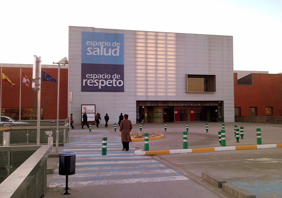 1200px Entrada del Hospital Universitario Río Hortega