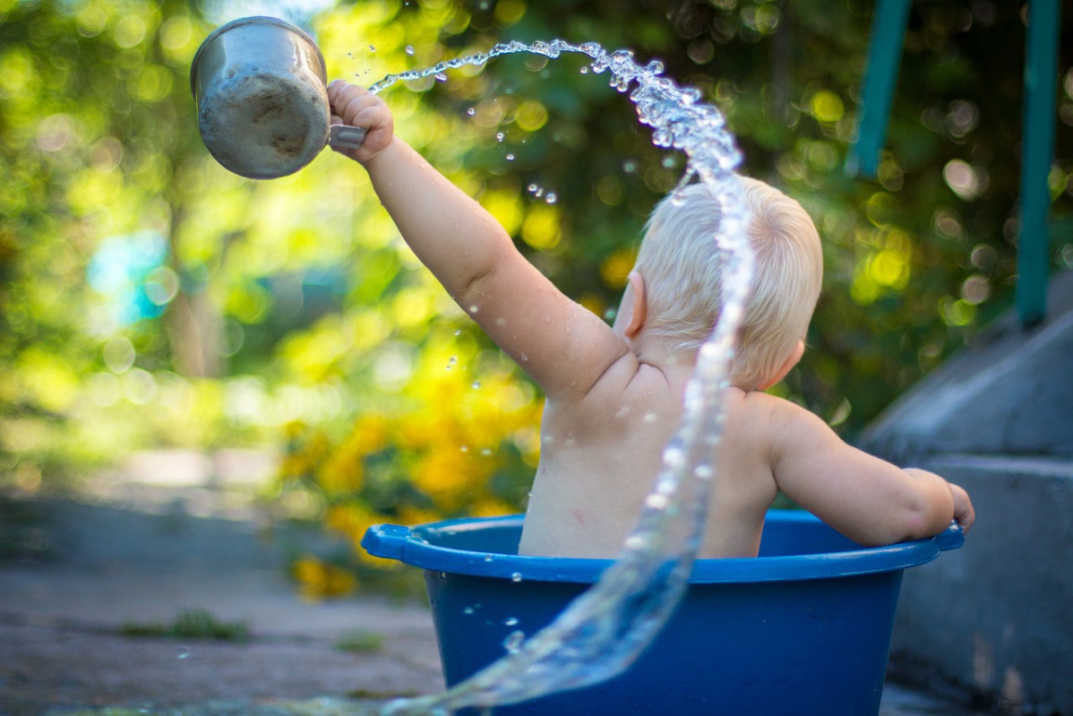 CUBO DE AGUA BEBE