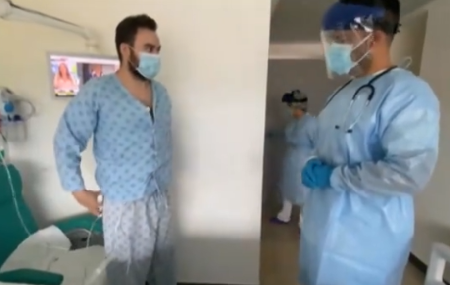 Chico con coronavirus