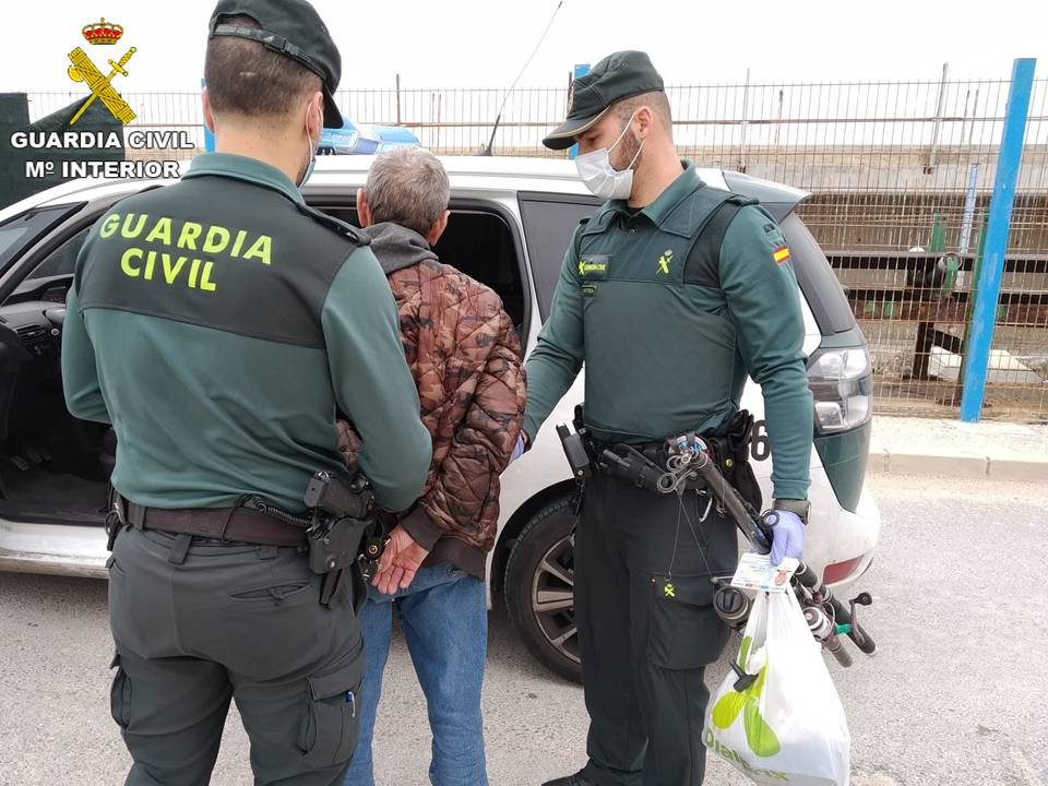 DETENIDO PESCANDO TORREVIEJA