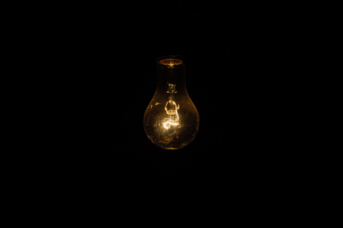 Light bulb 1081844 1920