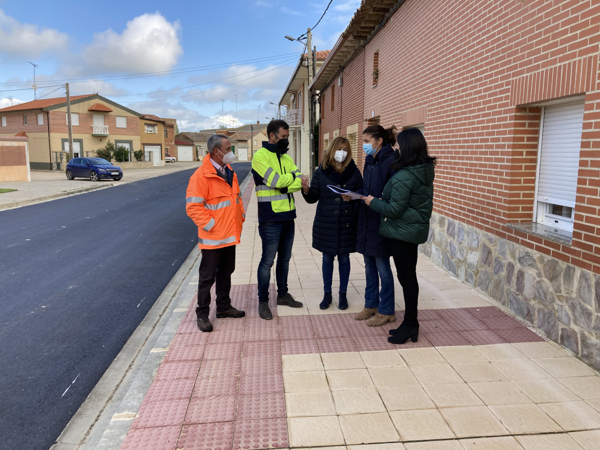 Visita obras carretera de Clara San Damiu00e1n en Villamayor de Campos en Zamora