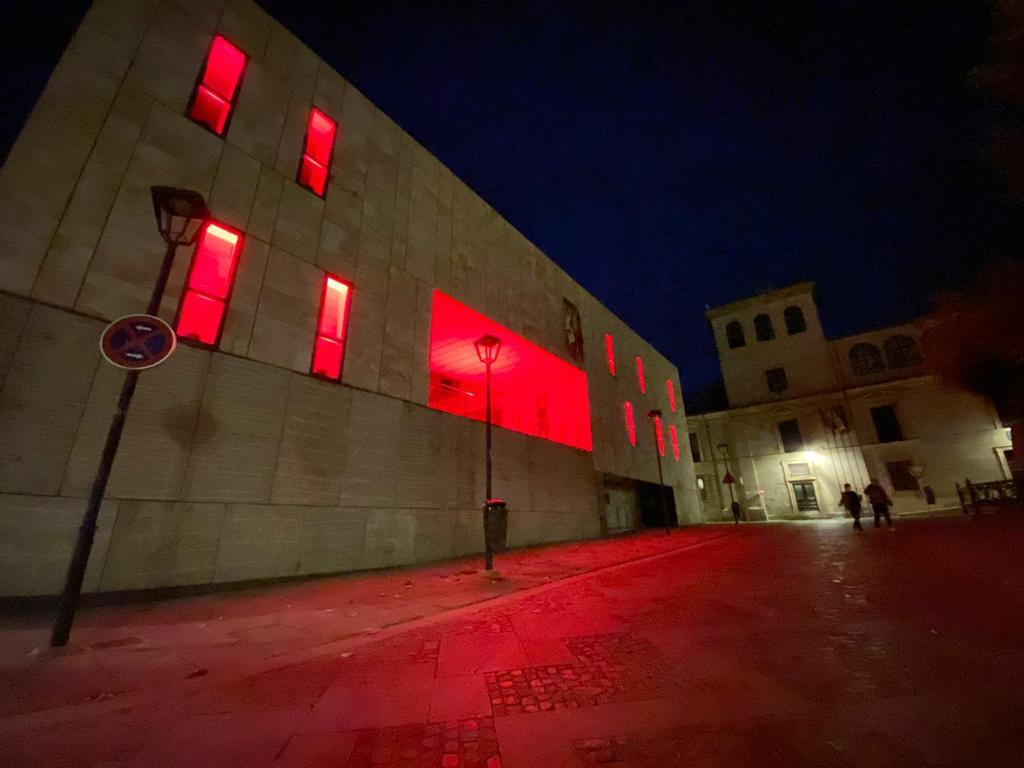 Iluminación fachada rojo Diputación Zamora