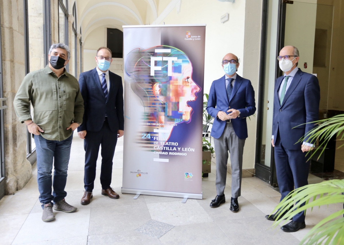 Javier Ortega presenta la Feria de Teatro de Castilla y Leu00f3n en Ciudad Rodrigo