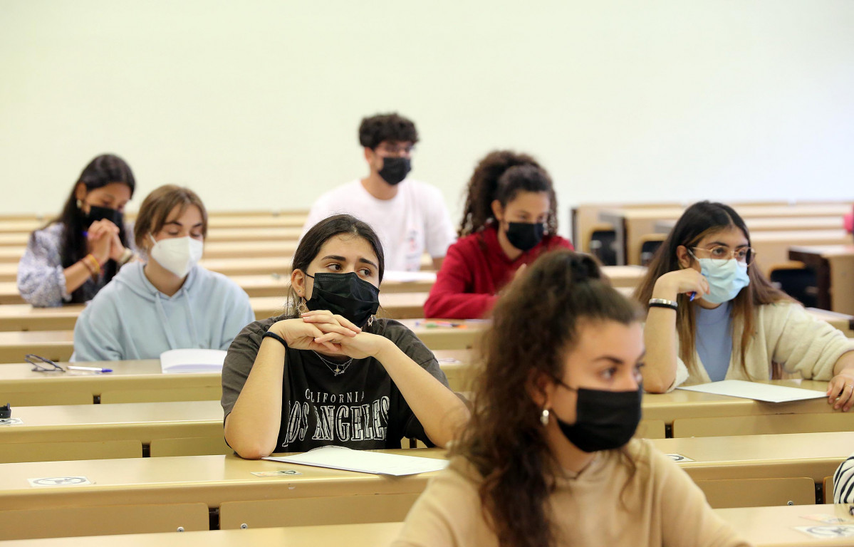 Rubu00e9n Cacho  ICAL . Primera jornada de la prueba de Evaluaciu00f3n de Bachillerato para el acceso a la Universidad (EBAU)