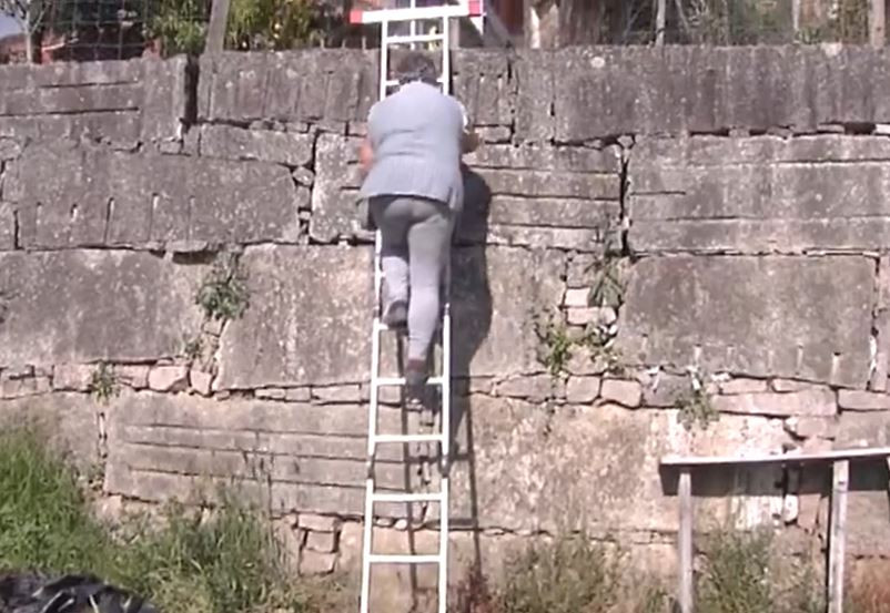 Mujer Escalando