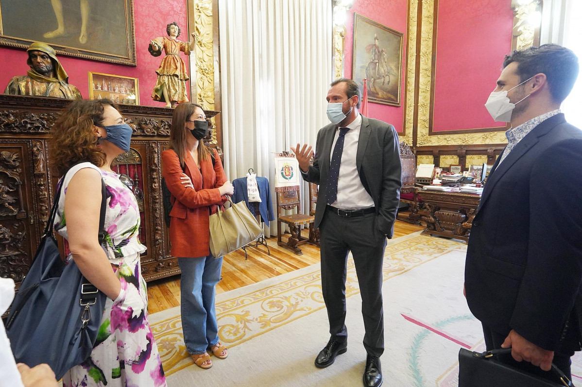 Reuniu00f3n de representantes de Netflix con el alcalde de Valladolid