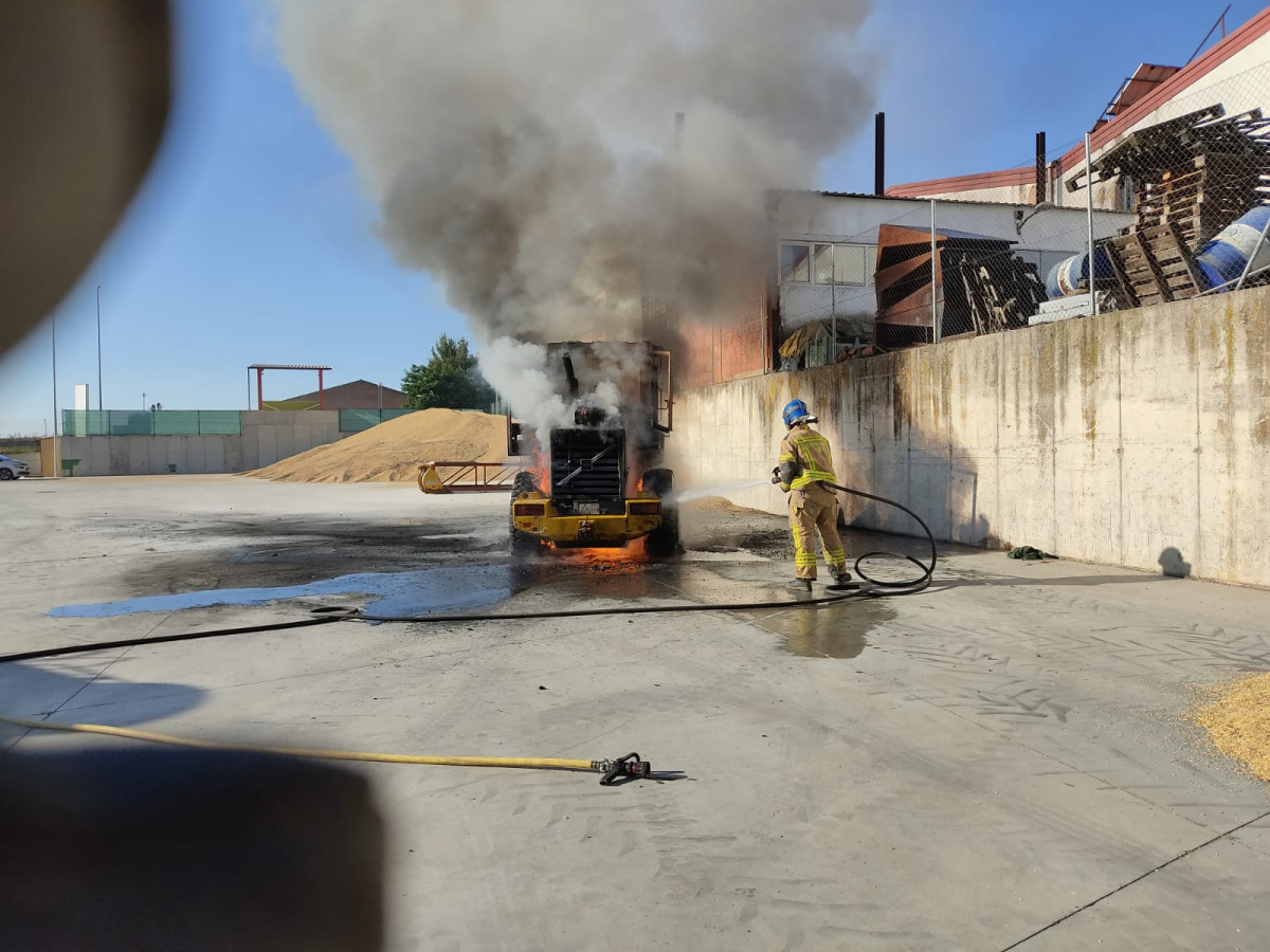 Incendio polu00edgono de Toro