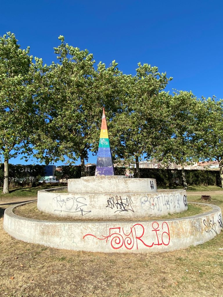 Escultura en la carretera de Villalpando