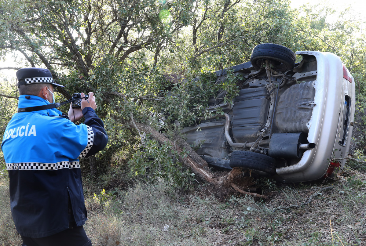 Coche volcado Palencia