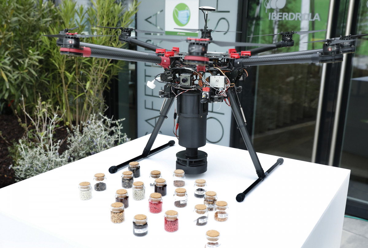 Dron y semillas inteligentes para reforestaciu00f3n