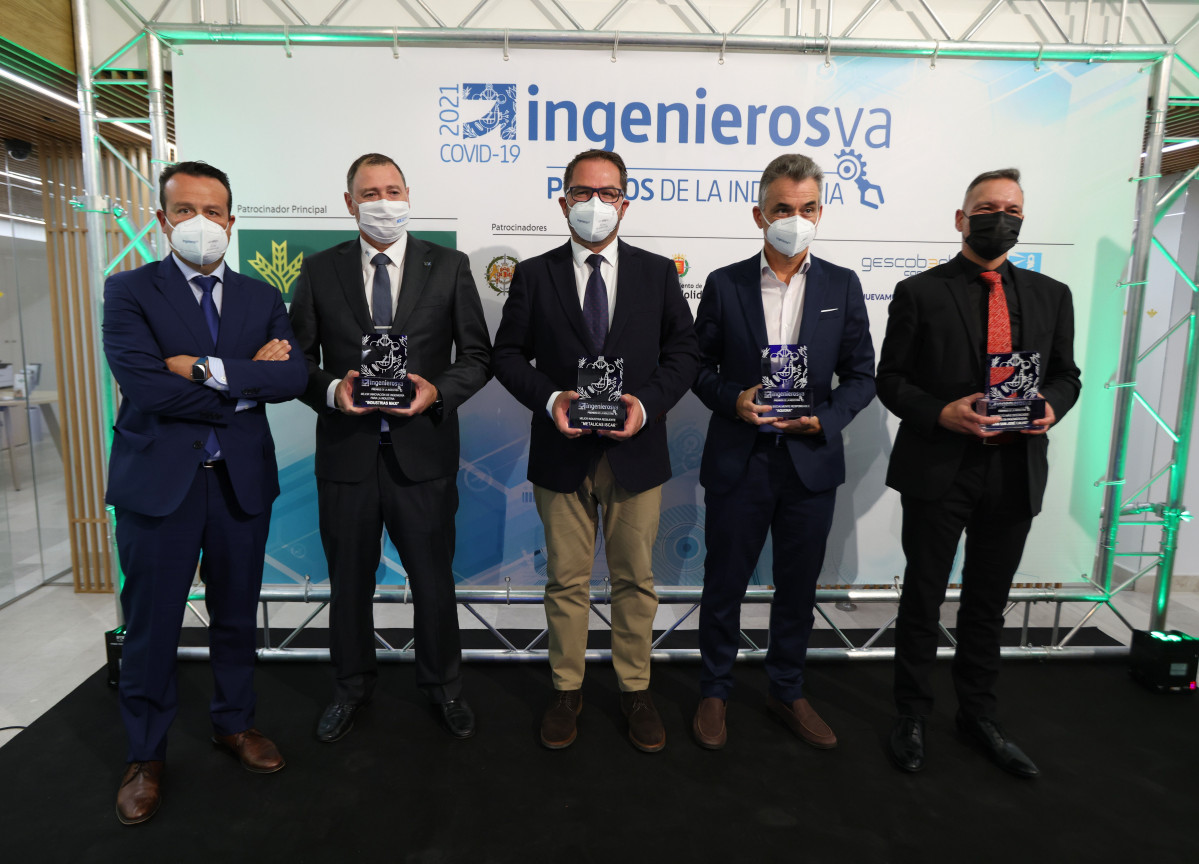 Foto de familia de los premiados en Ingenieros VA