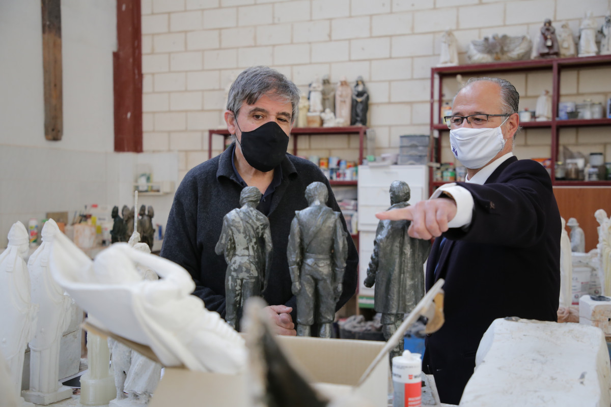 El presidente de las Cortes visita el taller del autor de la obra u2018Albores de Libertad. Comuneros V Centenariou2019 3