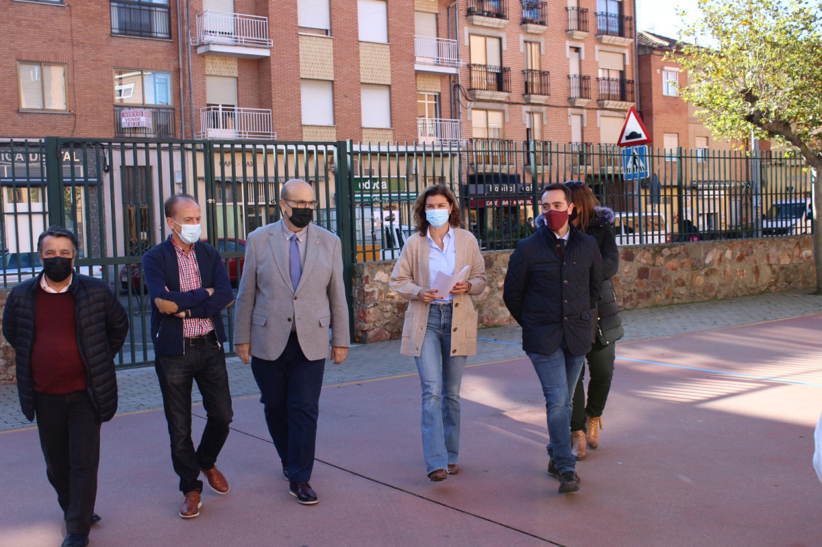 La delegada territorial en su visita al CEIP Las Eras en Benavente