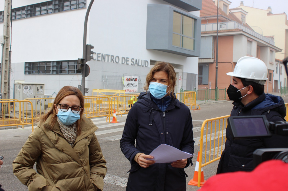 La delegada territorial visita el Centro de Salud Parada del Molino