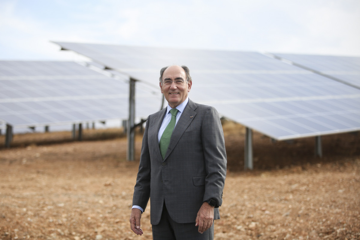 El presidente de Iberdrola, Ignacio Galan, en la instalaciu00f3n fotovoltaica de Andu00e9valo