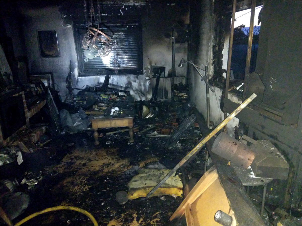 Incendio en una vivienda de dos plantas de Cacabelos, en Leu00f3n