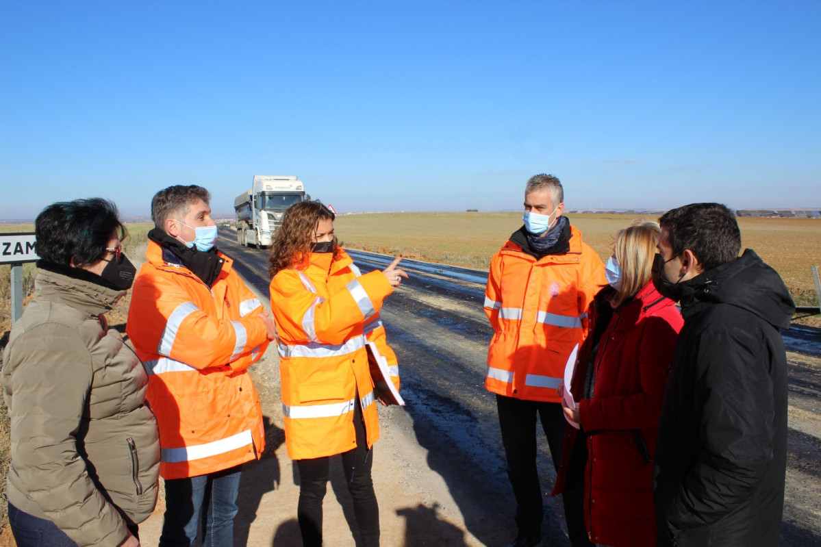 La delegada territorial visita las obras de la ZA 624