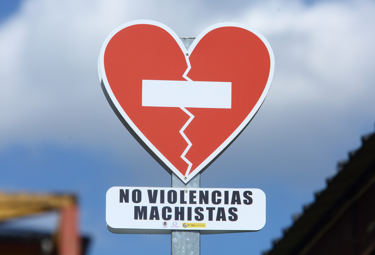 Cu00e9sar Su00e1nchez  ICAL . Seu00f1al contra la violencia machista en Villablino (Leu00f3n)