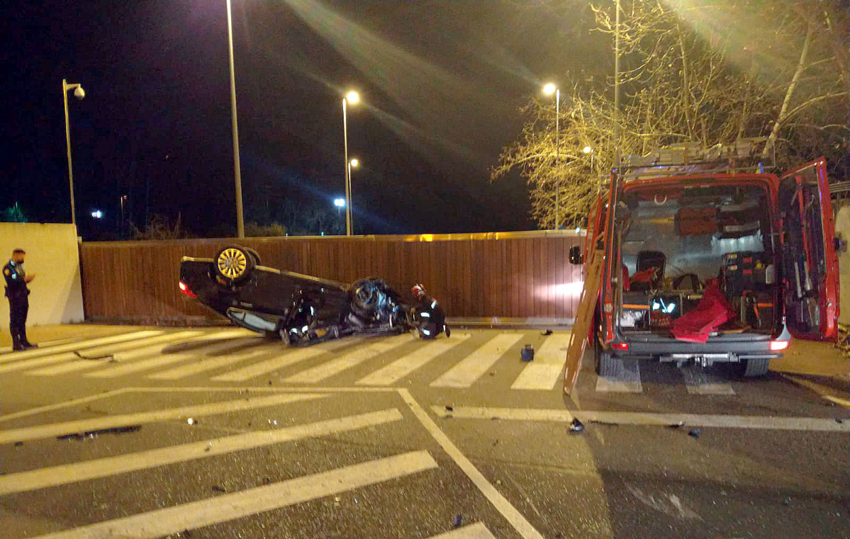 Vuelco de un coche en Ponferrada