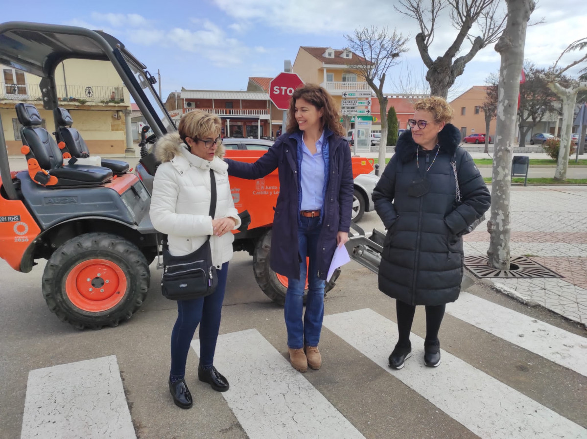 Delegada con alcaldesa de Moraleja del Vino (1)