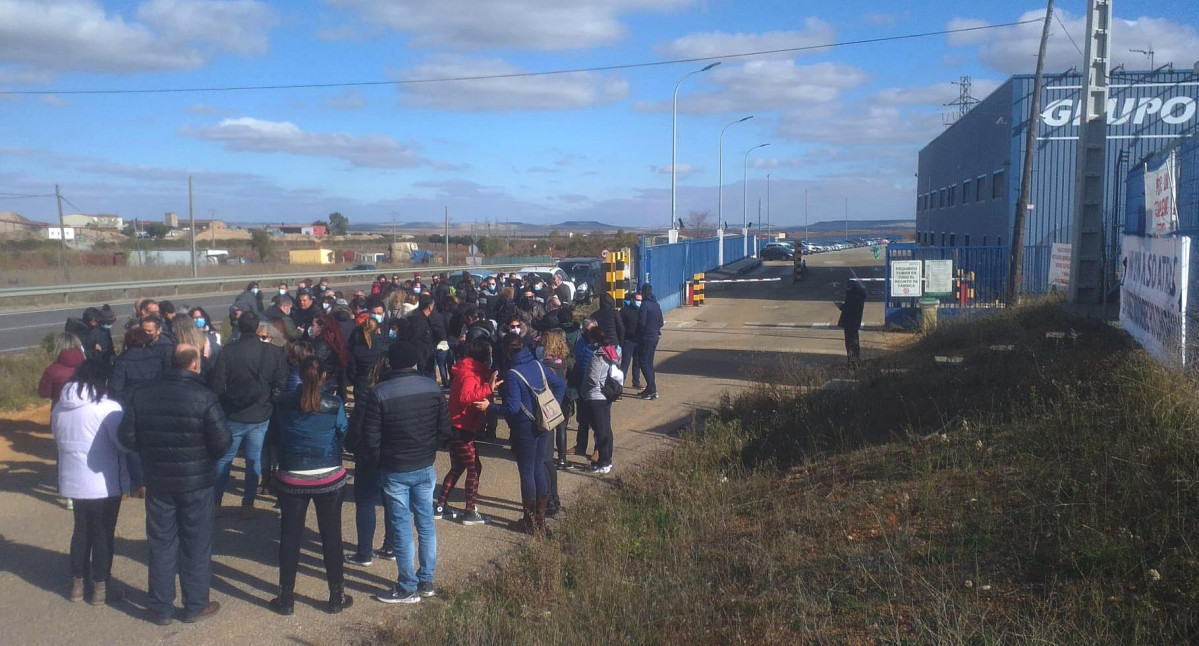 ICAL. Trabajadores de Cerealto Siro se concentran frente a la planta de Toro (Zamora)