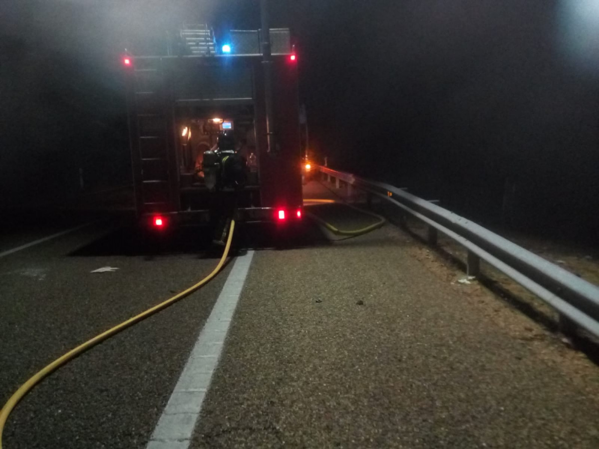 Incendio camiu00f3n sentido Benavente