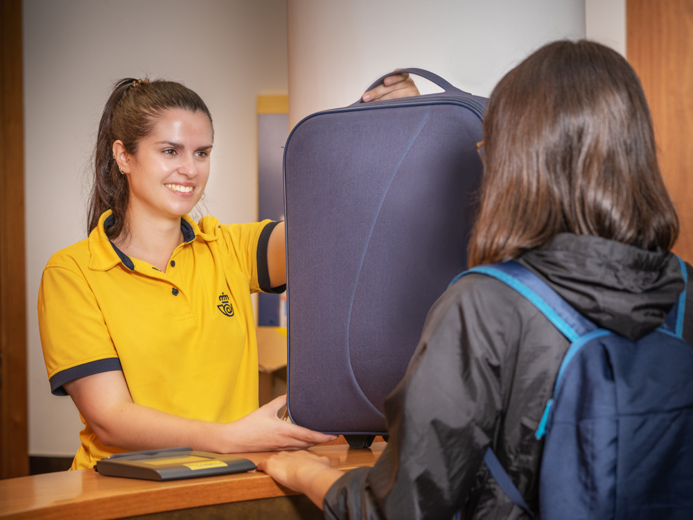 Correos facilitará a los peregrinos enviar maletas y paquetes a sus ofic...