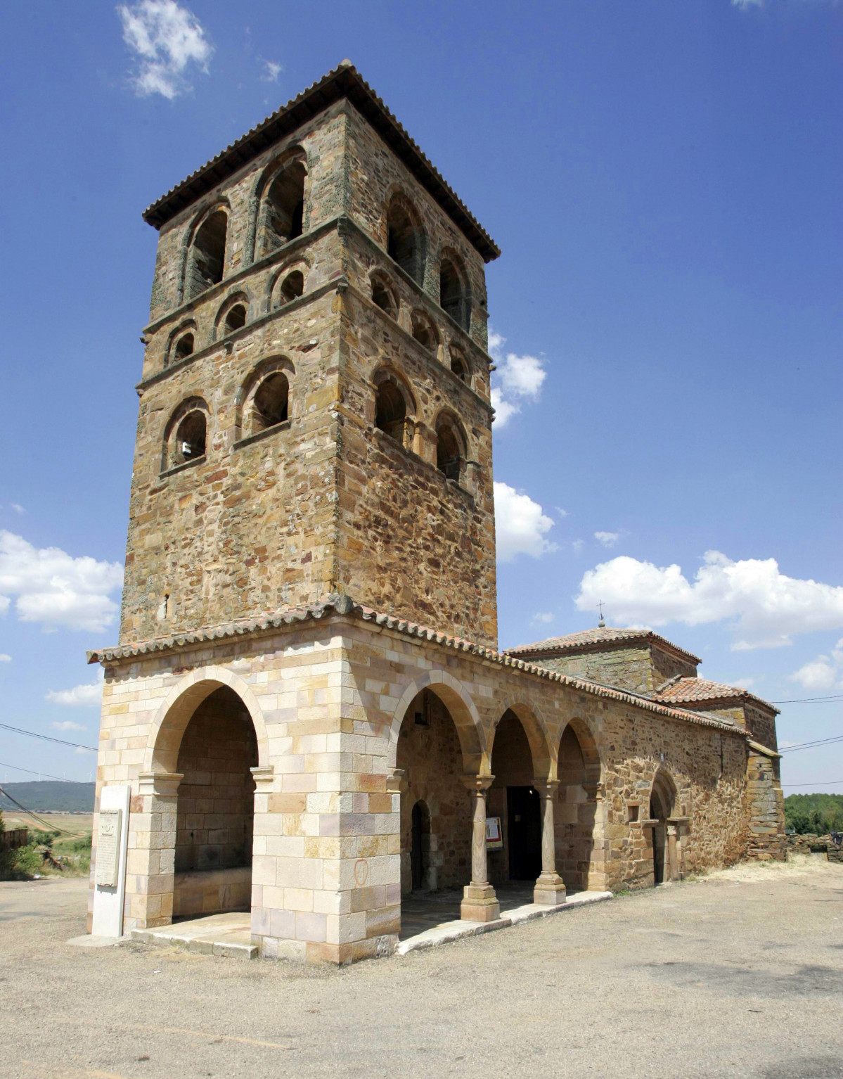 Leticia Pu00e9rez  ICAL . Iglesia de Santa Maru00eda de Tu00e1bara (Zamora)
