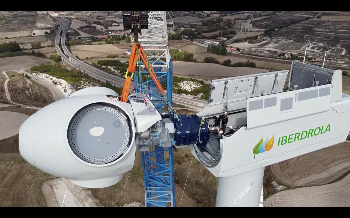 Imagen de la instalaciu00f3n del primer aero del complejo eu00f3lico Herrera II Burgos