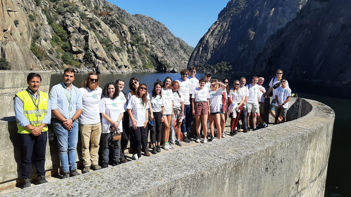 2022 09 30.  Ingenieros Greenpeg vivitan la presa de Aldeadavila, Iberdrola