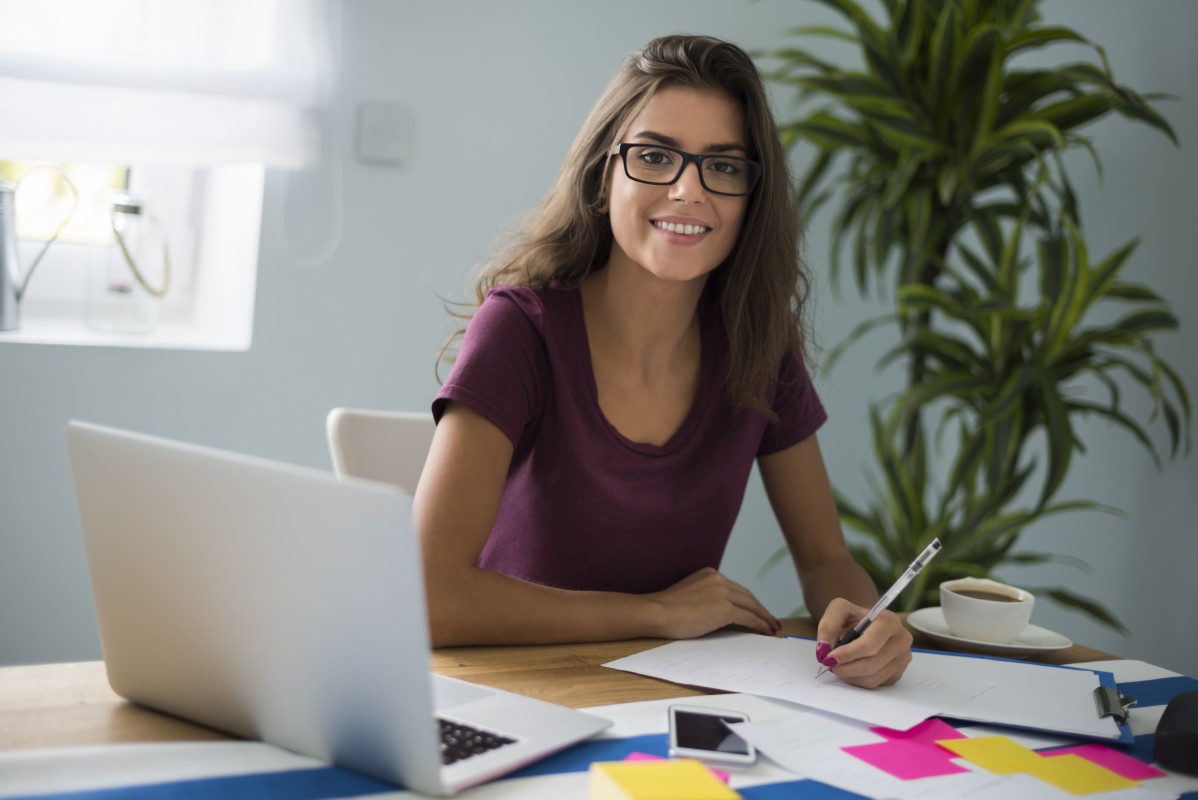 Hardworking woman doesn t seem tired