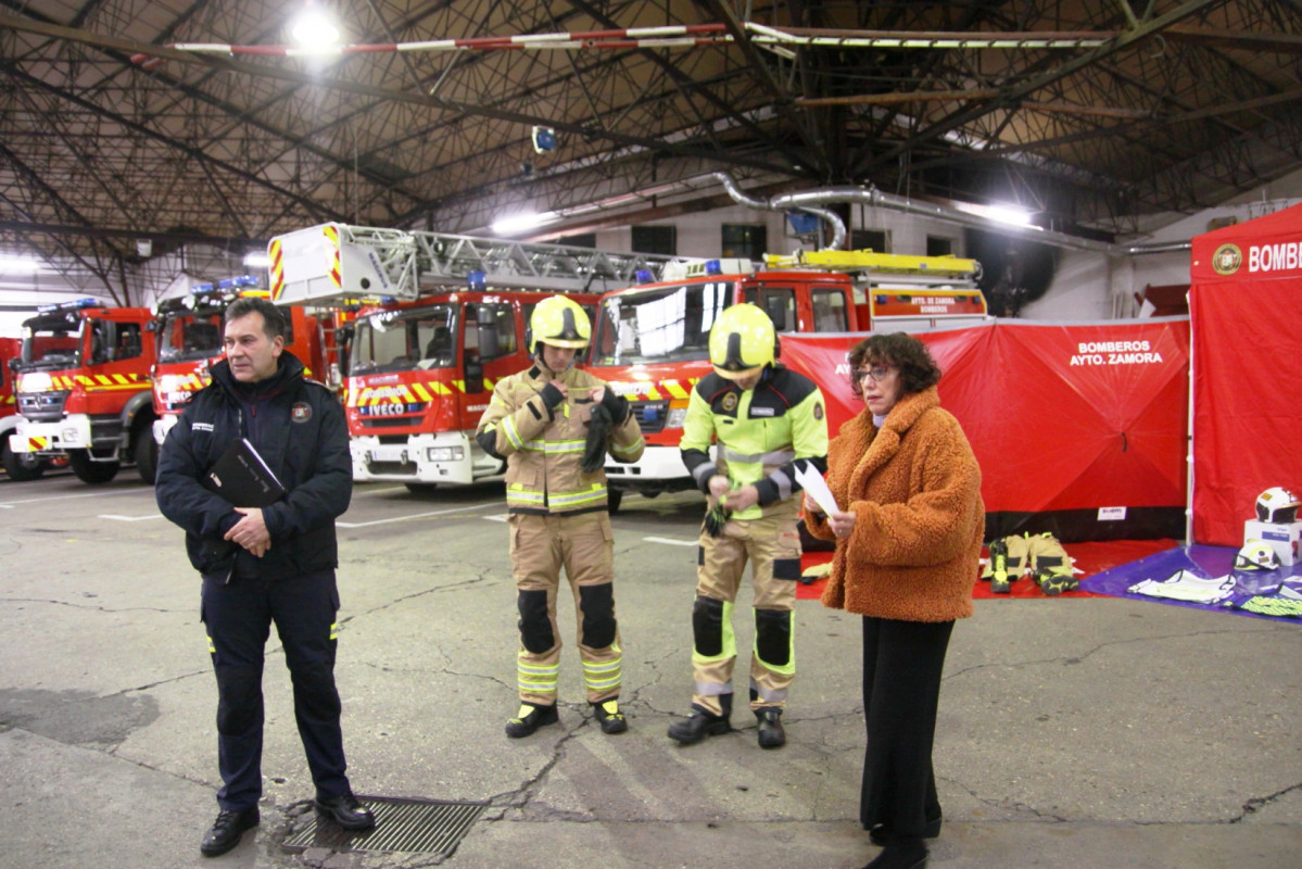 Entrega Material Bomberos 1