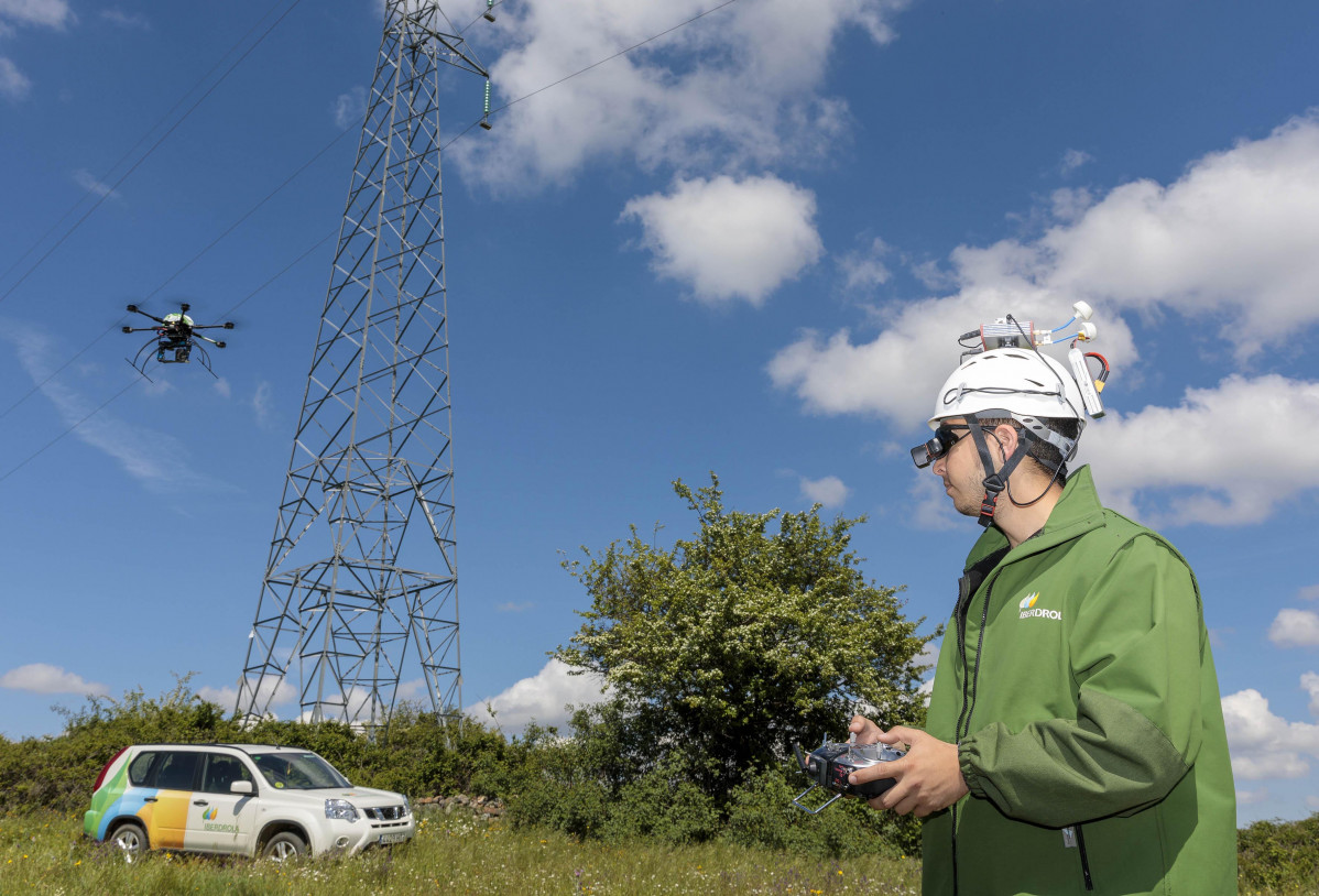 Aracnocu00f3ptero revisa las lineas de evacuaciu00f3n del P.E. Sierra de Dueu00f1a