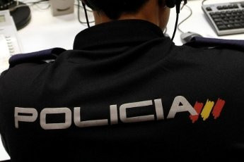 AGENTE DE ESPALDAS
