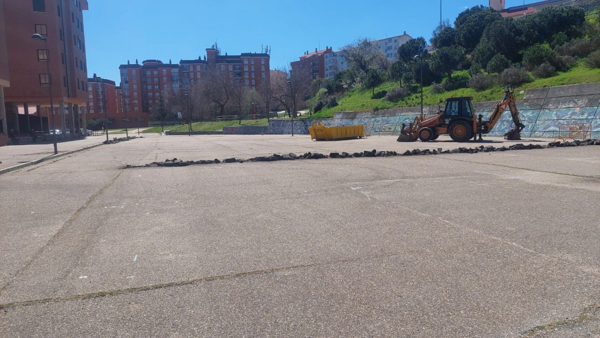 Ejecuciu00f3n de las obras en la zona de La Vaguada para hacer un aparcamiento