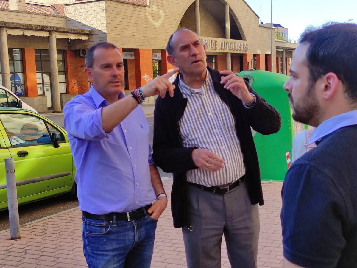 Francisco Requejo y miembros de Zamora Su00ed visitan el barrio de Las Viu00f1as junto al presidente de la Asociaciu00f3n de Vecinos