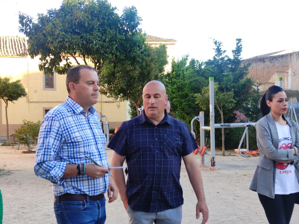 Francisco Requejo, candidato a la Alcaldu00eda de Zamora por Zamora Su00ed, durante su visita al barrio de La Horta