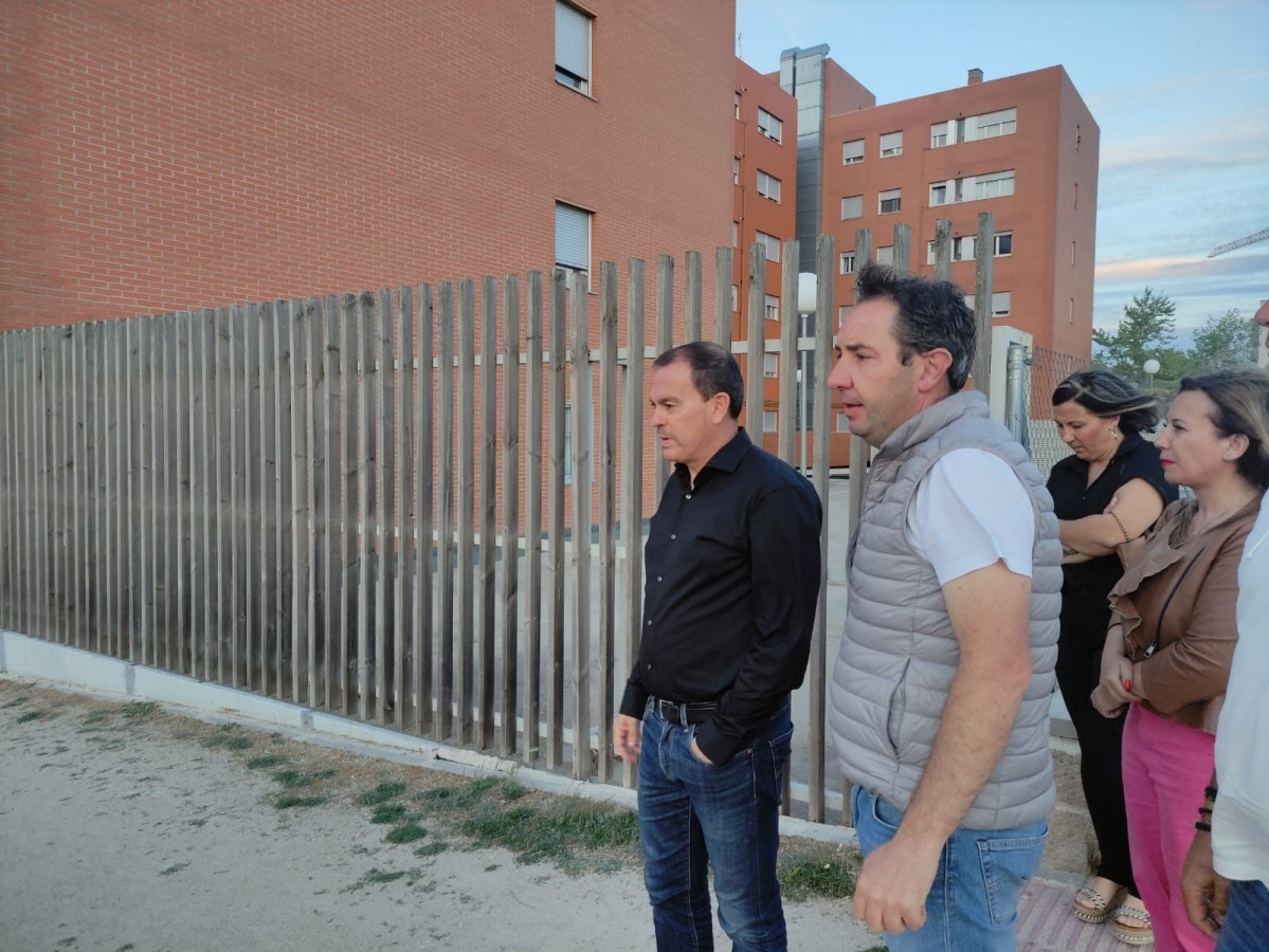 Francisco Requejo, candidato a la Alcaldu00eda de Zamora, visita el barrio de Vista Alegre