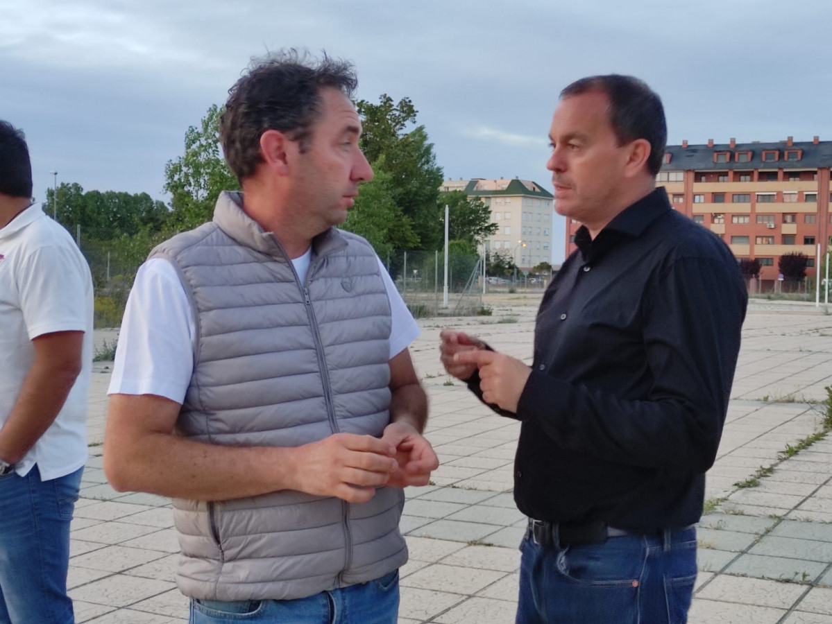 Francisco Requejo, candidato de Zamora Su00ed, durante la visita a Vista Alegre