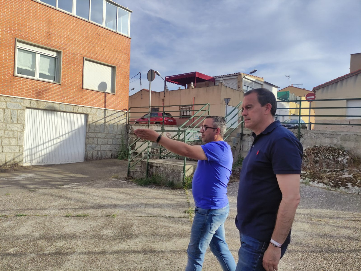 Francisco Requejo, candidato a la Alcaldu00eda por Zamora Su00ed, visita el barrio de San Isidro