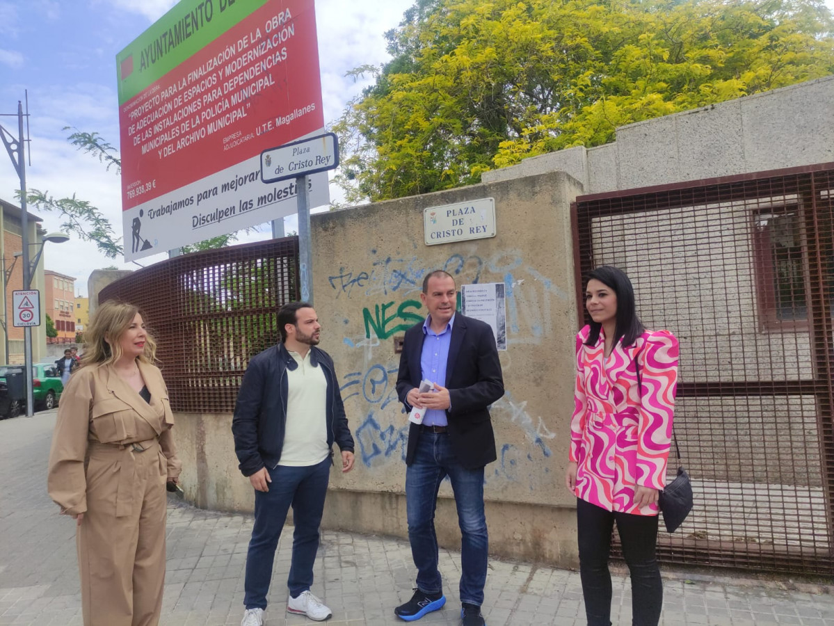 Francisco Requejo, candidato de Zamora Su00ed, a las puertas del antiguo Banco de Espau00f1a