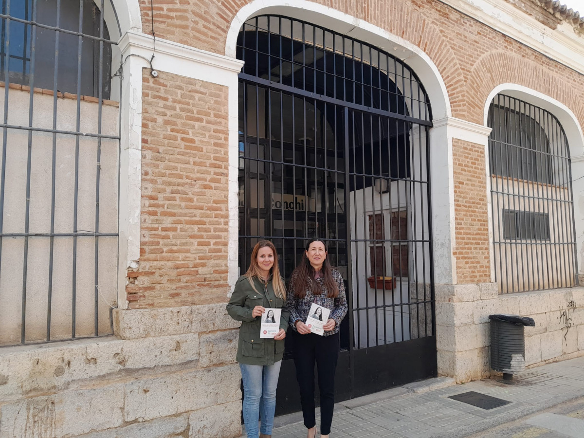 La candidata a la Alcaldu00eda de Toro, Maru00eda de la Calle, y la nu00famero dos de la candidatura, Carmen Gonzu00e1lez