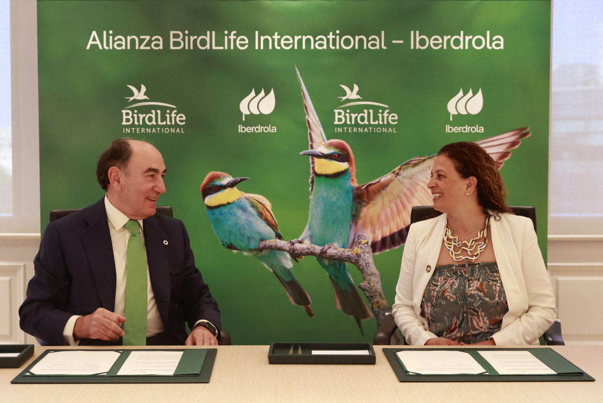Ignacio Galan, presidente de Iberdrola y Patricia Zurita de Birdlife International (2)