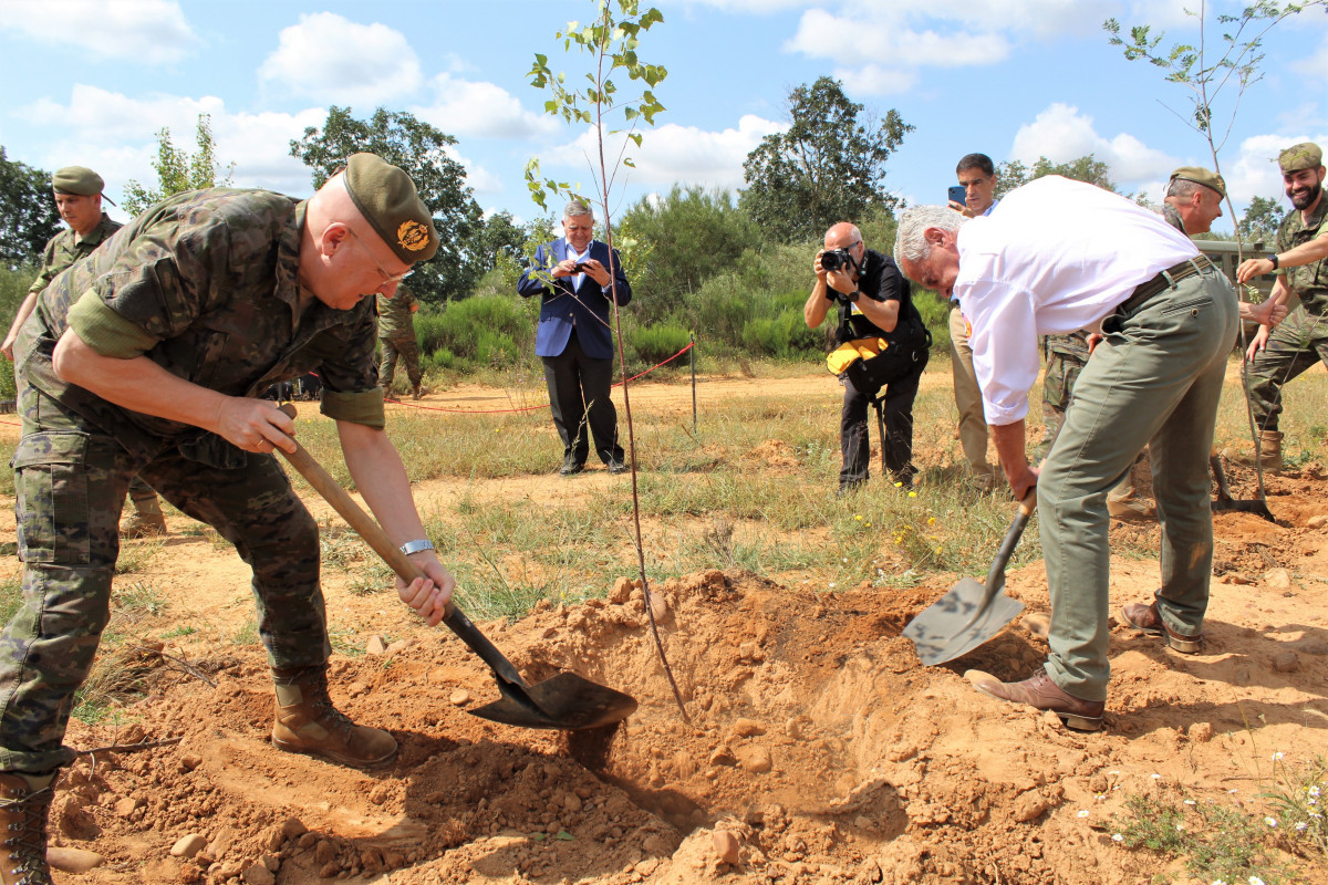 2023 06 22.  Cebriu00e1n y Garcu00eda inauguran el 'Bosque Defensa Iberdrola