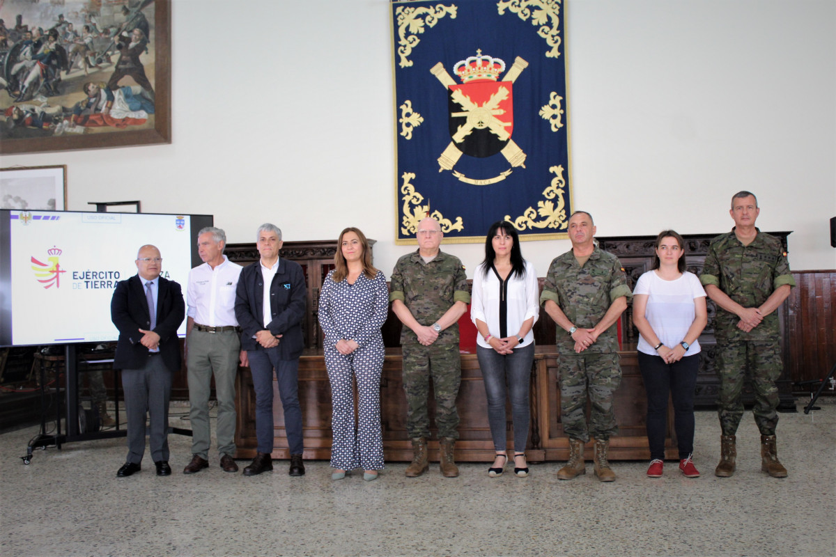 2023 06 22.  Foto de autoridades en la Base leonesa