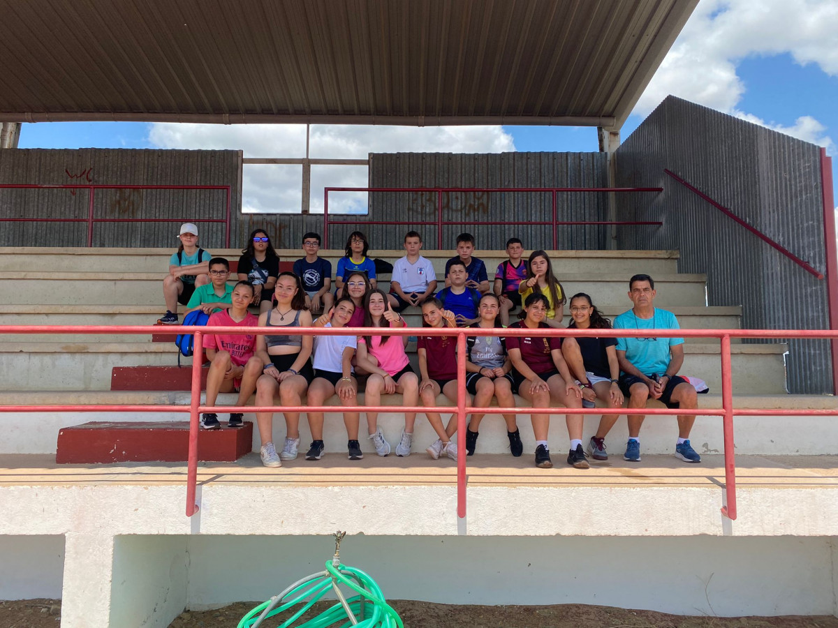 ALUMNOS CEIP HOSPITAL DE LA CRUZ . QUE TOMARON PARTE CONOCE ATLETISMO