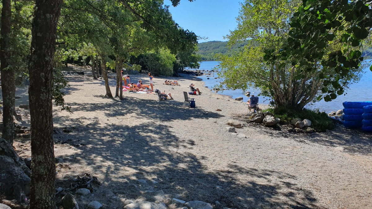 Playa vacía en Lago de Sanabria