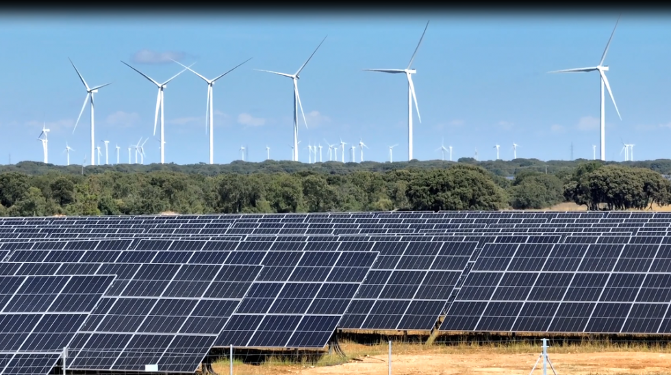 2023 09.  Primera planta híbrida eólica y solar de España en CYL   Iberdrola