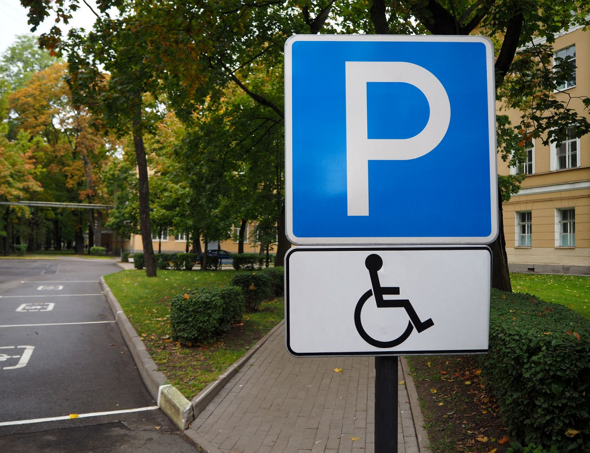 Aparcamiento movilidad reducida discapacidad